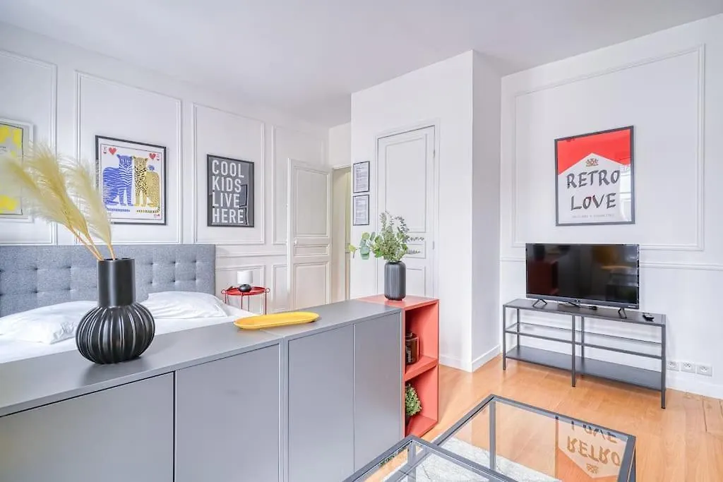 3 People Voltaire-saint Ambroise Apartment